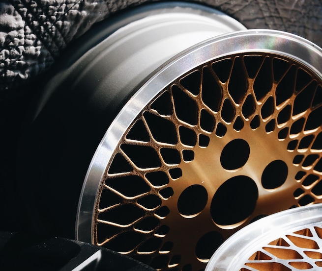 Difference between black rims and gold wheels