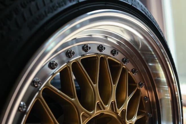Gold powder coating of your wheel with a tire