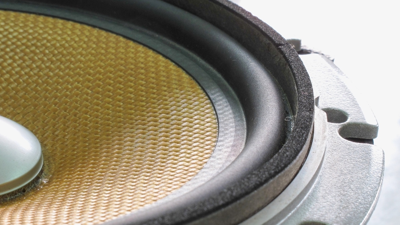 Crossover settings on the speaker's frequency range explained